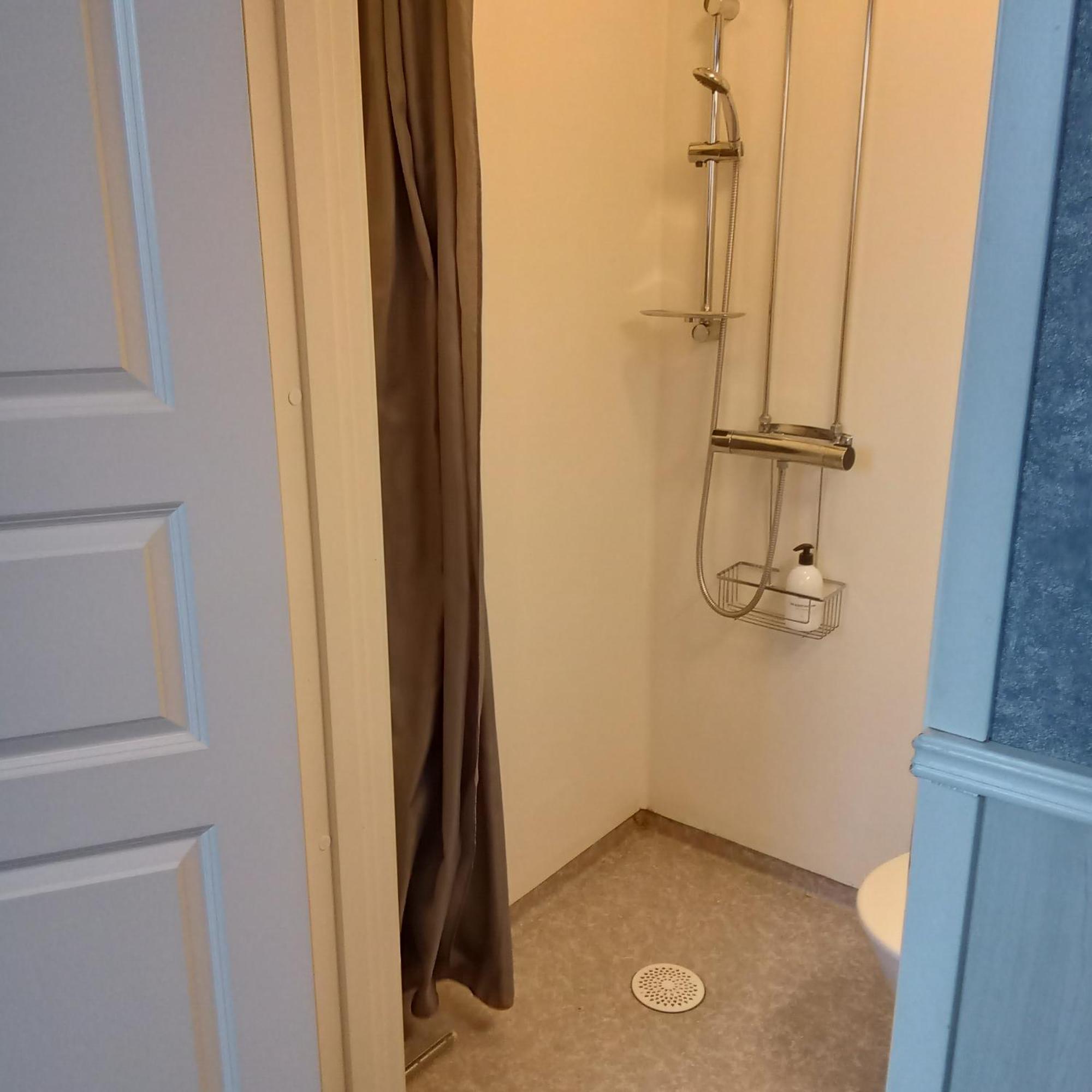 Single Room,1742903901:JPEG